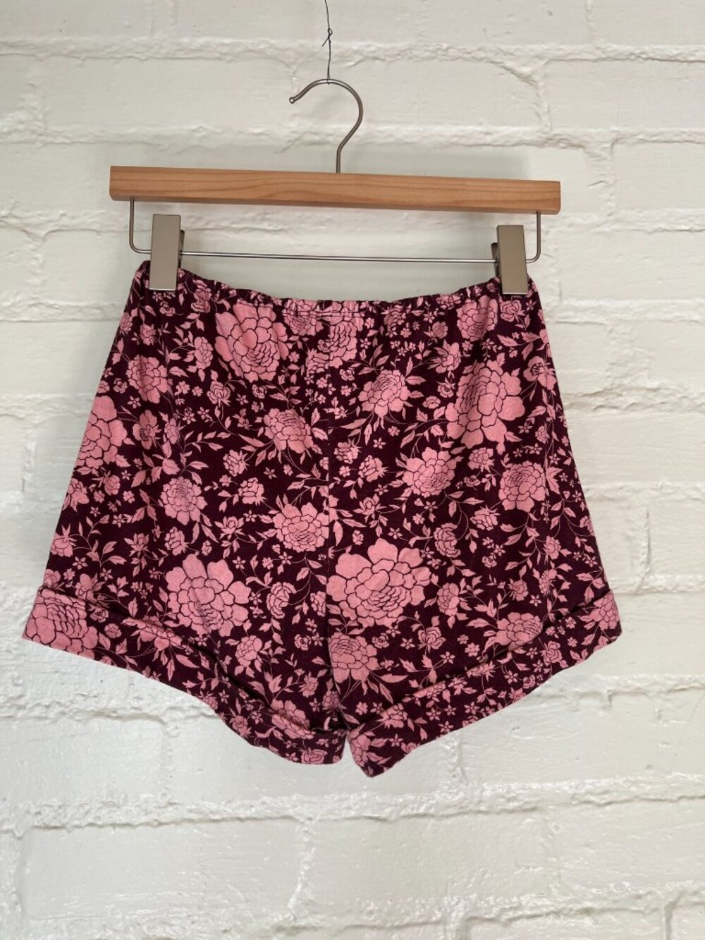 Novella Royale Stretchy Soft XS High Waist Shorts Floral Pink Maroon